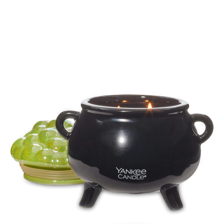 Phantom Bookshop Bubbling Cauldron Candle Q4